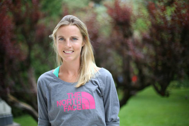 开箱 | 想知道越野甜心Stephanie背过的水包Nathan VaporHowe是什么味儿吗？