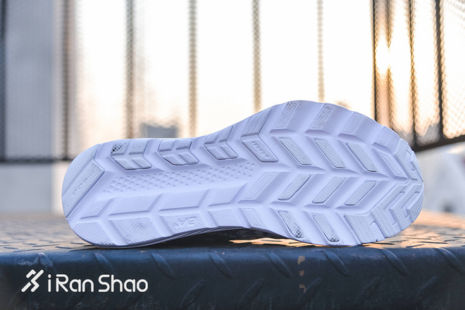 开箱 | Saucony Kinvara 8 & Triumph ISO 3 Everun中底究竟有多强