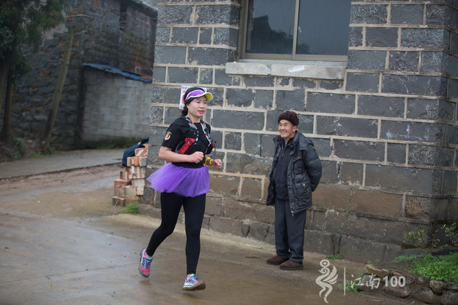 江南100游侠视角——沐浴着绵绵细雨，奔跑在满坡满野的金黄中
