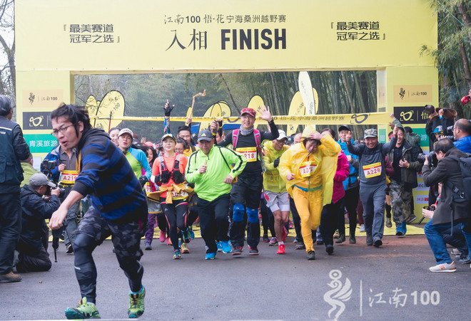 江南100游侠视角——沐浴着绵绵细雨，奔跑在满坡满野的金黄中