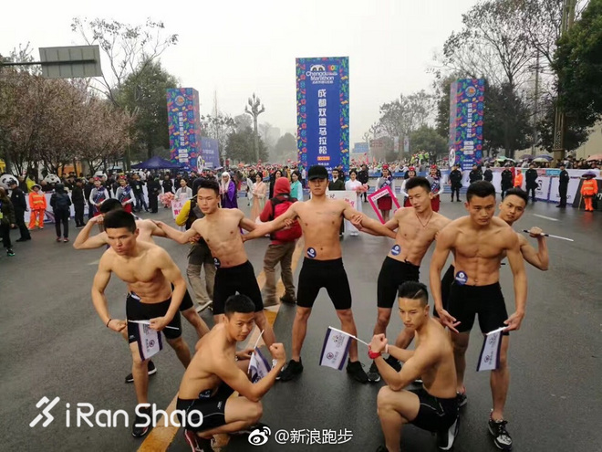 热点 |  左脚成都右脚重庆   川渝马拉松一家亲