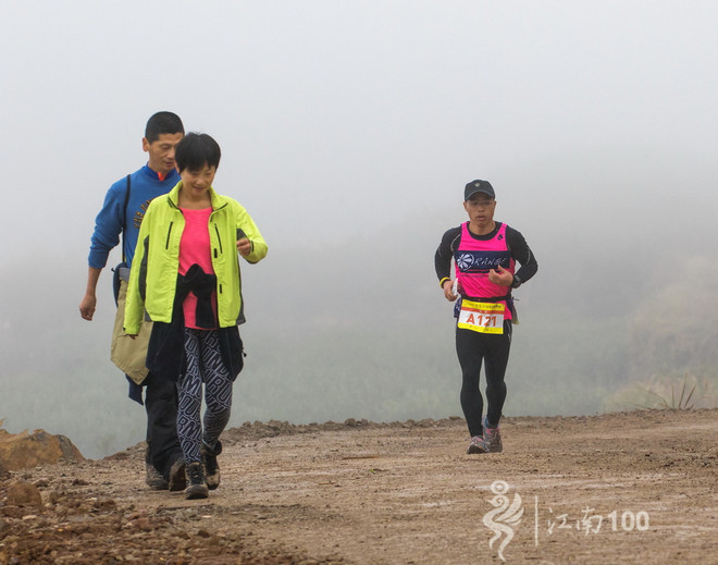 江南100游侠视角——沐浴着绵绵细雨，奔跑在满坡满野的金黄中