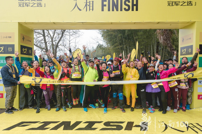 江南100游侠视角——沐浴着绵绵细雨，奔跑在满坡满野的金黄中