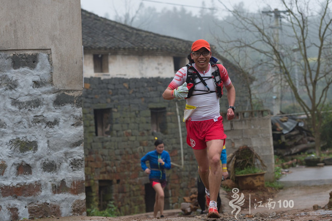 江南100游侠视角——沐浴着绵绵细雨，奔跑在满坡满野的金黄中