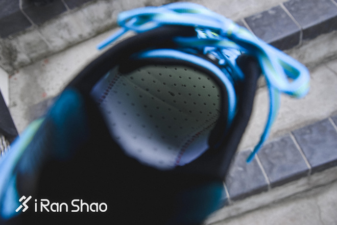 开箱 | HOKA ONE ONE Clayton 2 惊人厚底能带来多少惊喜？