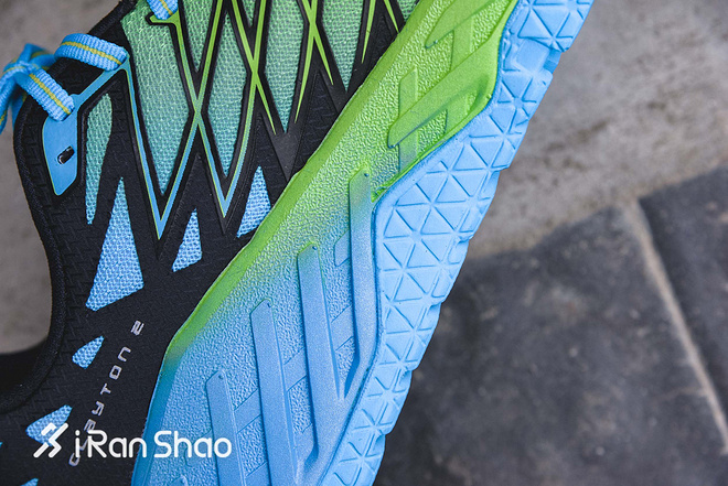 开箱 | HOKA ONE ONE Clayton 2 惊人厚底能带来多少惊喜？