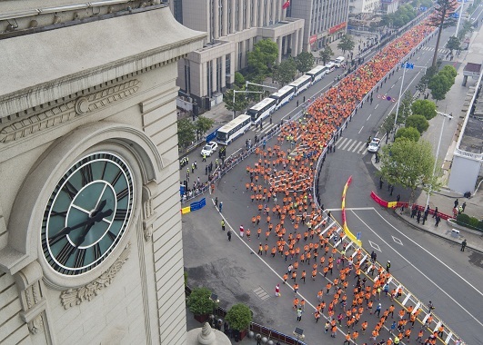 就算大雨倾城，亦赴汉马之约