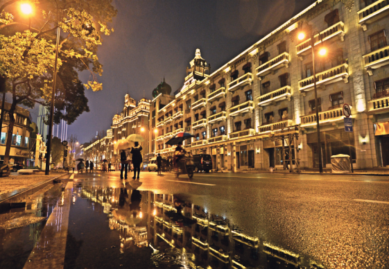 “汉马”许你三生三世，“跑者”不离十里樱花