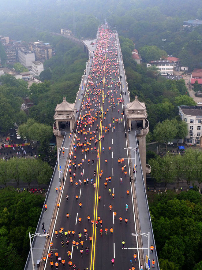 就算大雨倾城，亦赴汉马之约