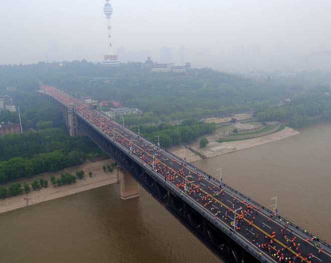 就算大雨倾城，亦赴汉马之约
