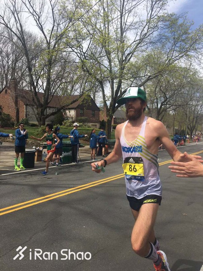 波士顿马拉松 | 独角兽指引下的名人们