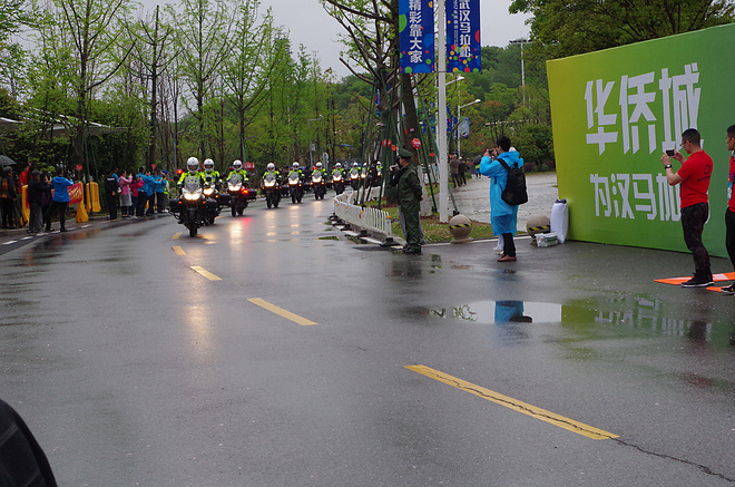 就算大雨倾城，亦赴汉马之约