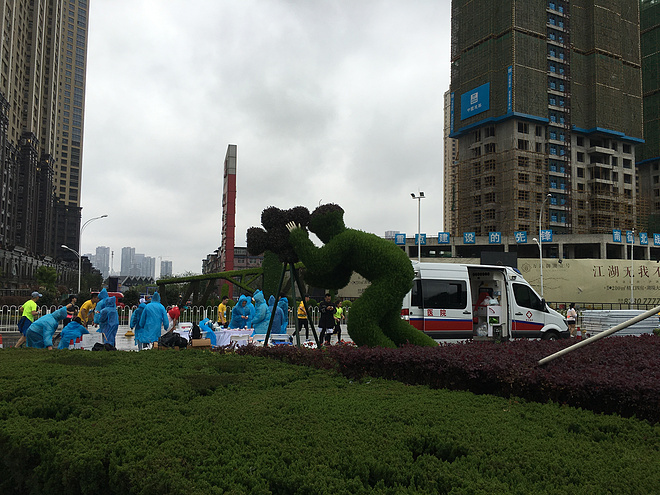 汉马，在雨中放飞心情