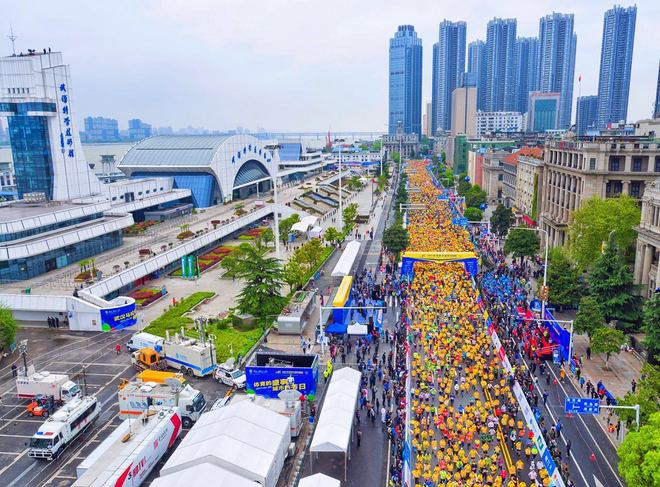 就算大雨倾城，亦赴汉马之约