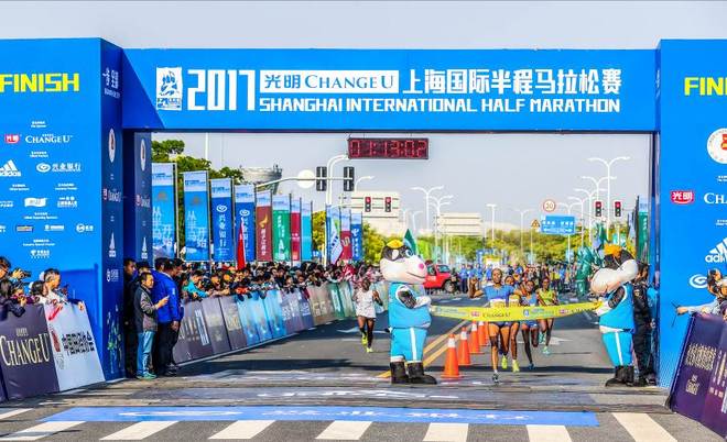 #从半马开始# 跑向巅峰 阿迪达斯巅峰能量席卷2017上海国际半程马拉松