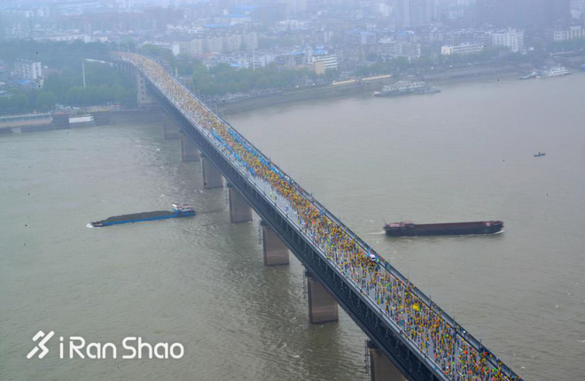 热点 | 大武汉马 马拉松二年级生的完美表现