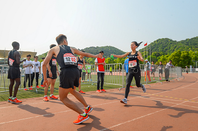 #致未来的我# 2017 New Balance中国大学生校园路跑接力赛华东赛区西子湖畔开跑