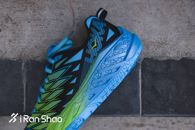 开箱 | HOKA ONE ONE Clayton 2 惊人厚底能带来多少惊喜？