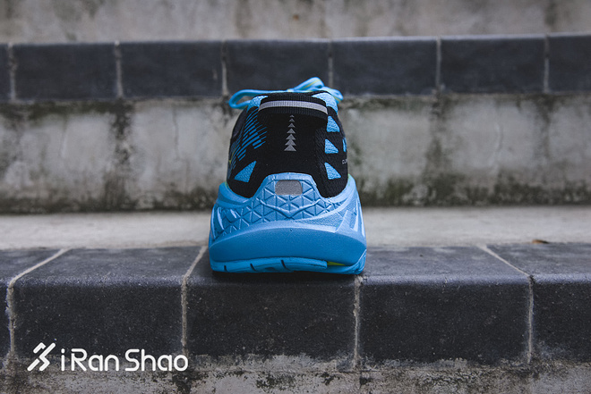 开箱 | HOKA ONE ONE Clayton 2 惊人厚底能带来多少惊喜？