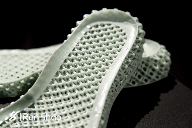 一周新鲜装备资讯 | 从水里捞出的中底 脚感更出色？