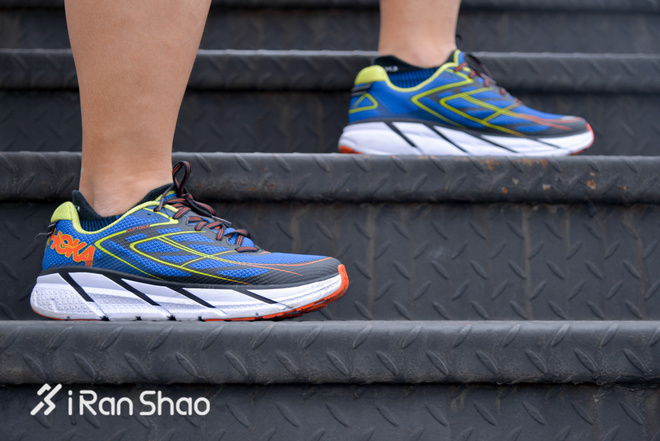 跑鞋 | HOKA ONE ONE Clifton 3 踩着厚底飞翔