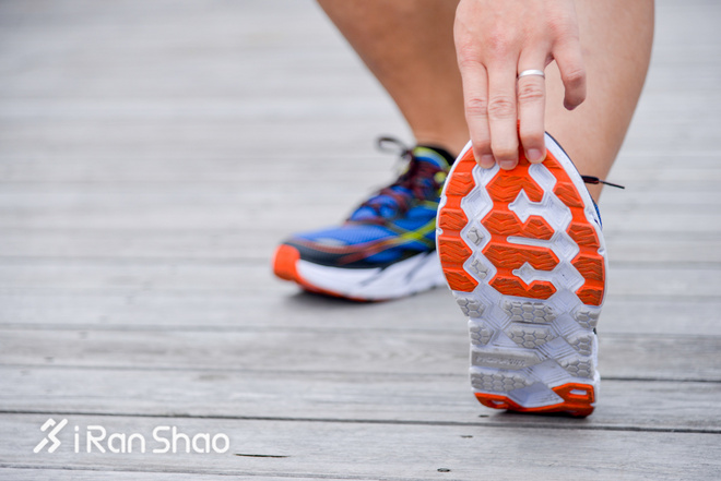 跑鞋 | HOKA ONE ONE Clifton 3 踩着厚底飞翔