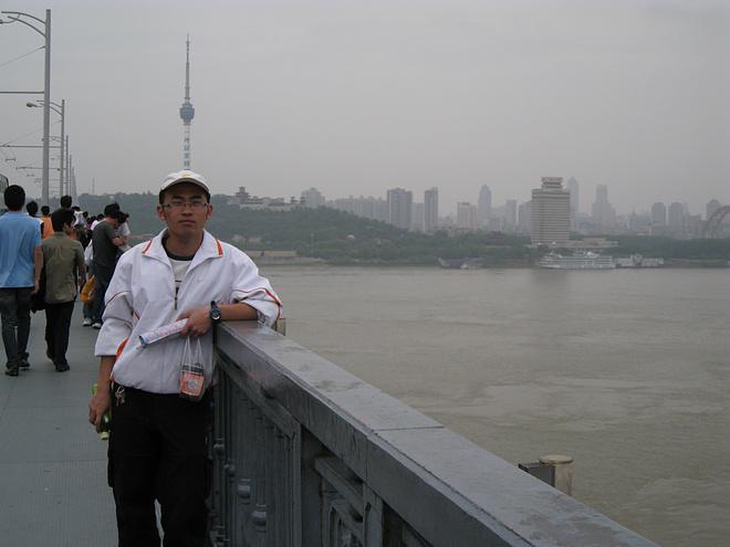 2009 武汉长江大桥合影，多青涩