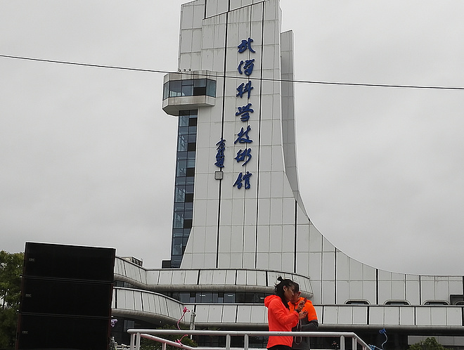就算大雨倾城，亦赴汉马之约