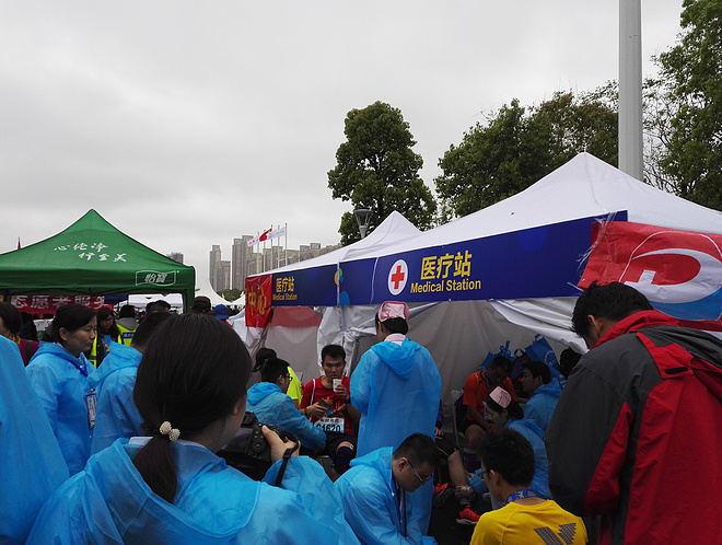 就算大雨倾城，亦赴汉马之约