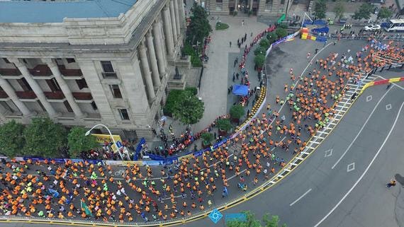 武汉马拉松，相逢在雨中。