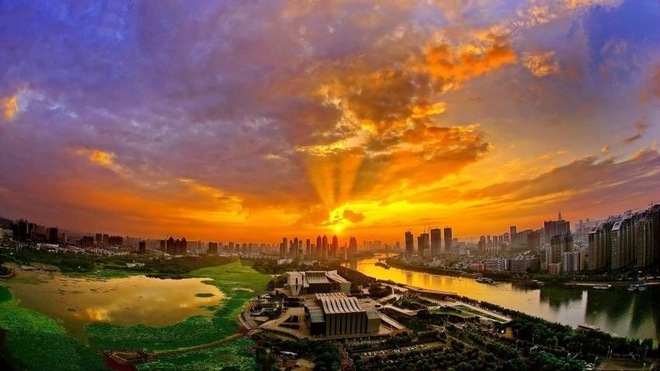 武汉马拉松，相逢在雨中。