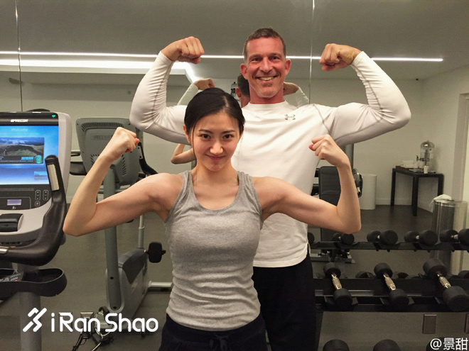 热点 | 马甲线女王袁姗姗 被群嘲后靠“炫腹”转型