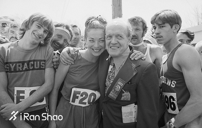 波士顿马拉松 | 无畏的女性与永远的261号