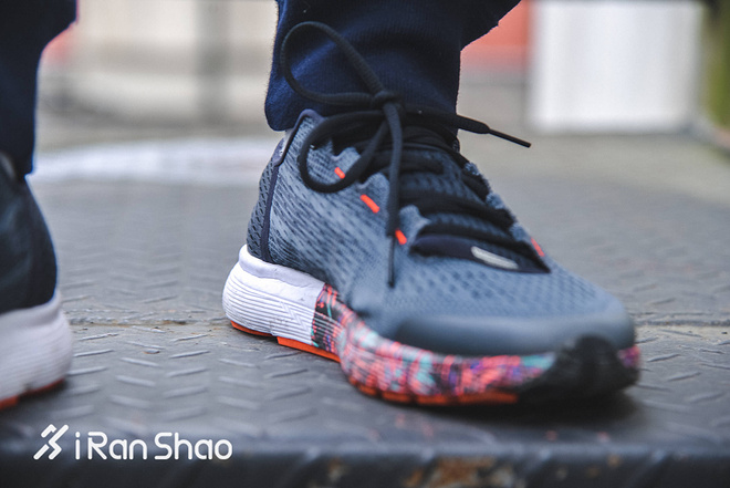 跑鞋 | UA SpeedForm Velociti RE 智能跑鞋能不能跑？