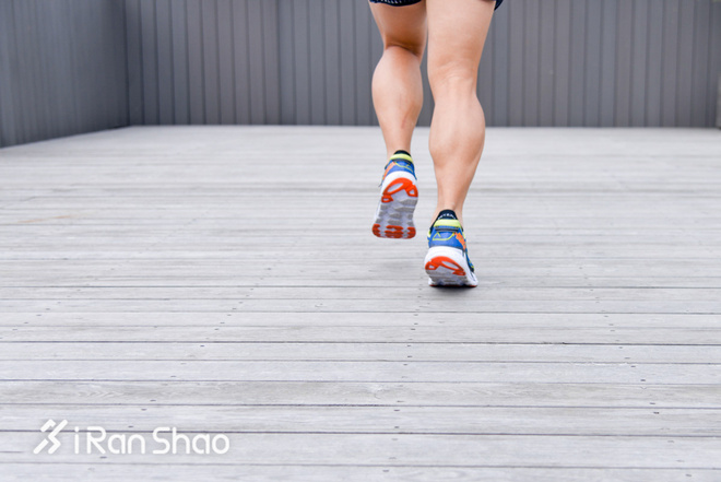 跑鞋 | HOKA ONE ONE Clifton 3 踩着厚底飞翔