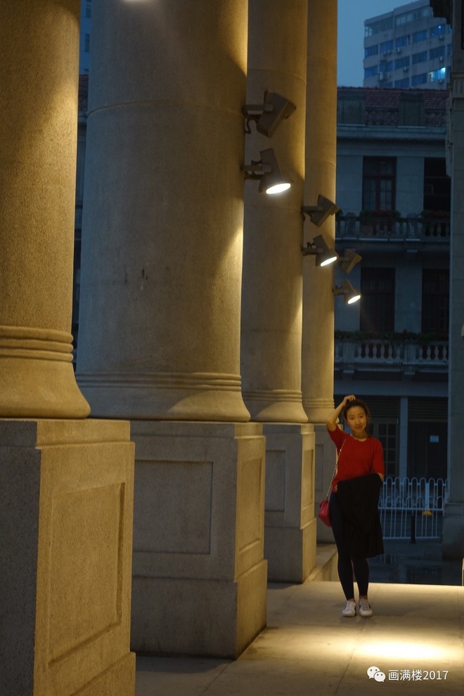 就算大雨让这座城市颠倒 我依然奔跑