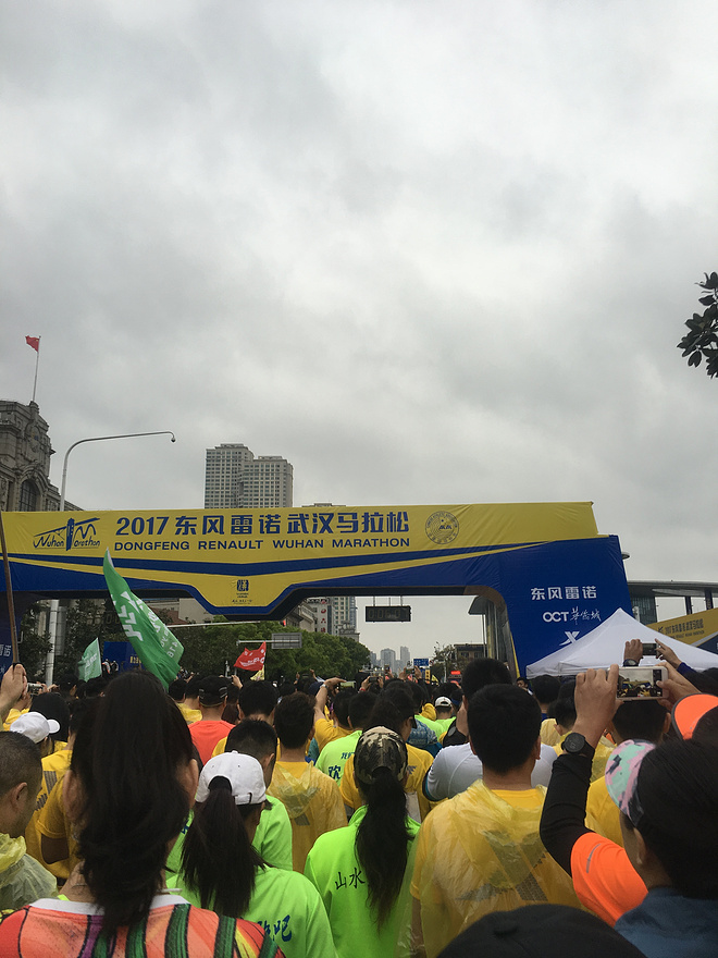 风雨中的独家记忆－－－一个跑渣的汉马手记