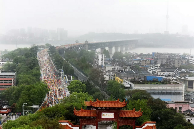 汉马，以人民的名义去追—记2017.4.9武汉马拉松