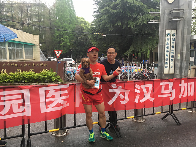 再跑汉马的狗子———记四毛的第22场马拉松