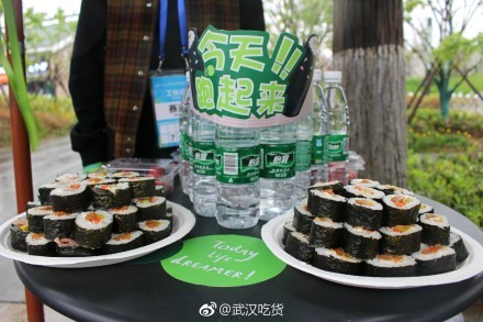 2017年汉马：狂风大雨中，总有N个理由让你坚持完赛