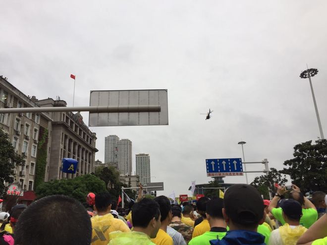 2017年汉马：狂风大雨中，总有N个理由让你坚持完赛