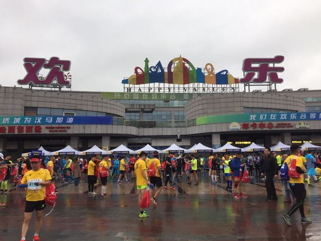 2017年汉马：狂风大雨中，总有N个理由让你坚持完赛
