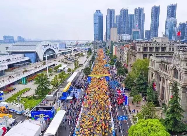 披上黄袍，投入雨战----汉马赛后小记