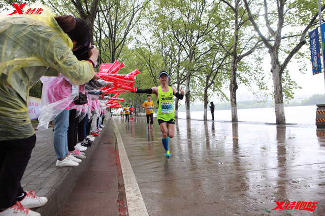 跑过风雨跑过你，跑出更好的自己-武汉马拉松