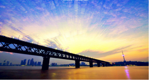 “汉马”许你三生三世，“跑者”不离十里樱花