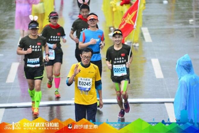 “汉马”许你三生三世，“跑者”不离十里樱花