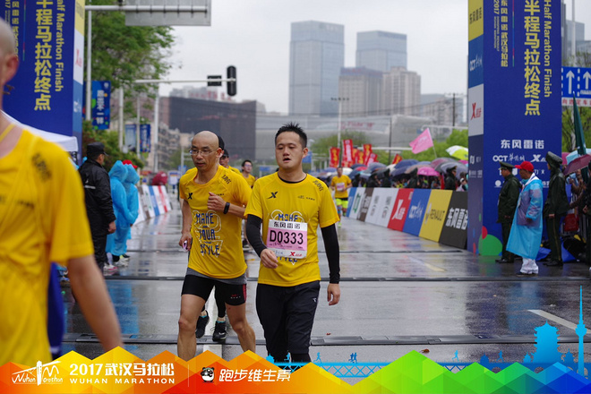 首次汉马、首次雨中跑、首次半马破2