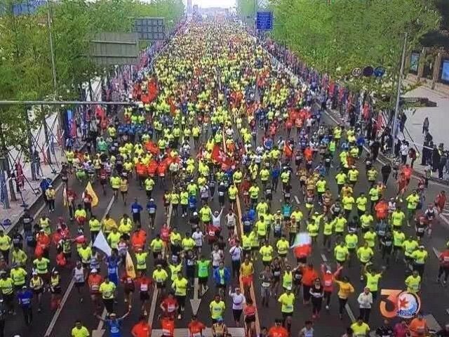 爸，我给你带回来一个瓶起子