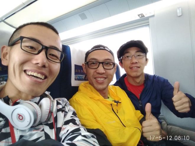 谁也别客气——我们是冠军！