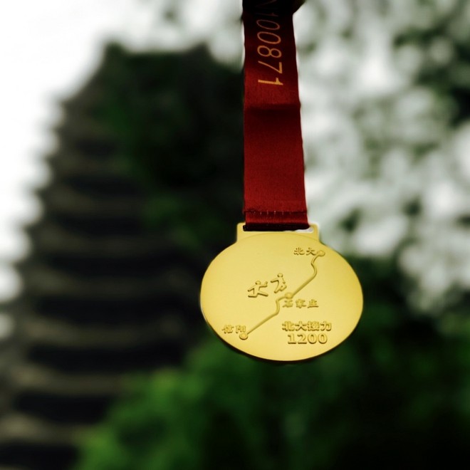 厉害了，这群人跑了1200公里，就为给她过个生日